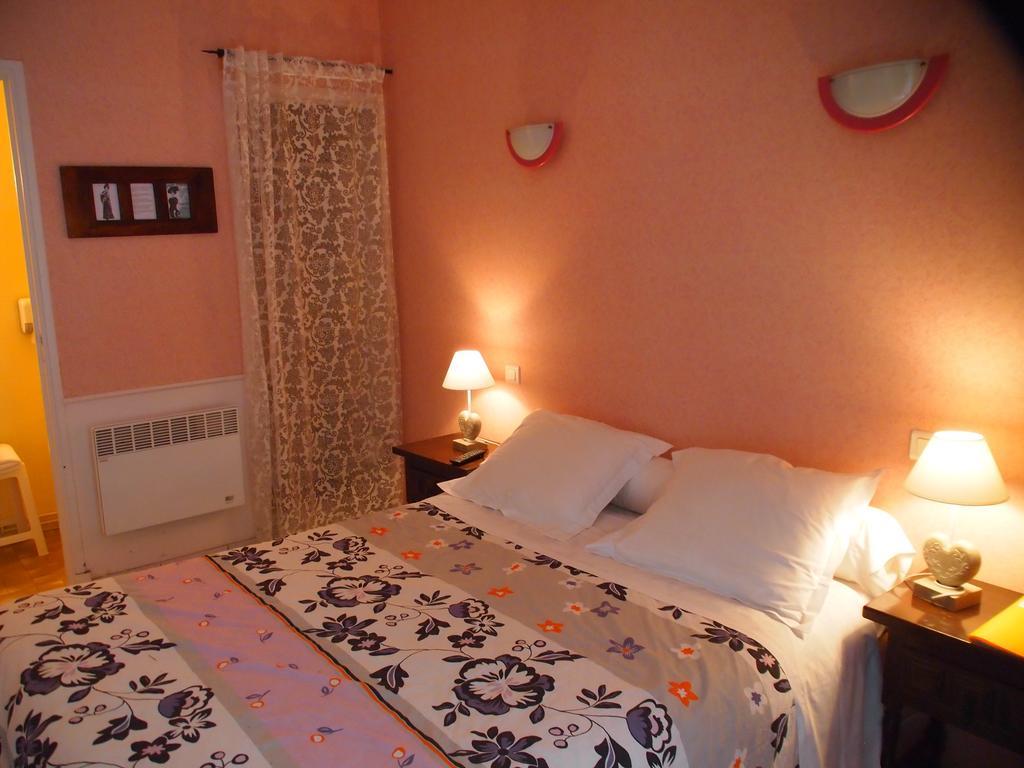 Hotel Emma Calve Millau Phòng bức ảnh