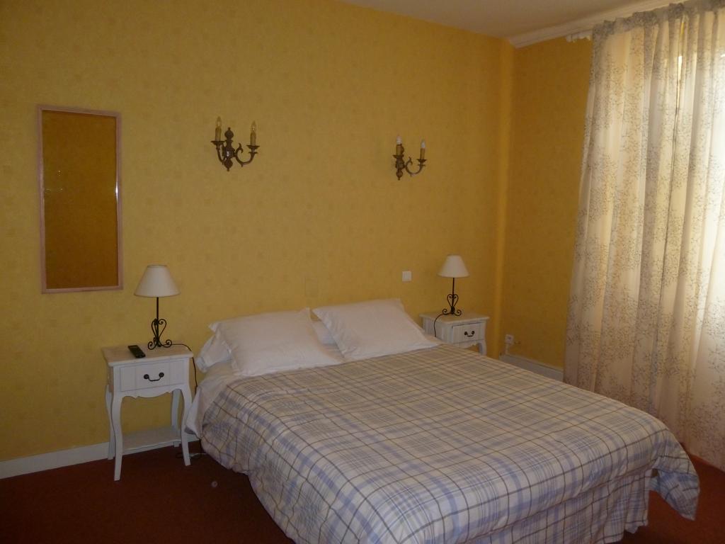 Hotel Emma Calve Millau Phòng bức ảnh